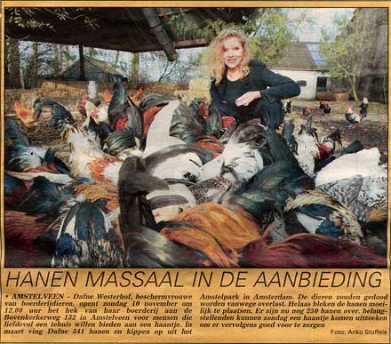 Dafne Westerhof met hanen uit het Amstelpark